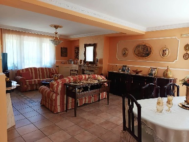 Foto Appartamento a Baronissi Centro di 165 m² con 5 locali in vendita