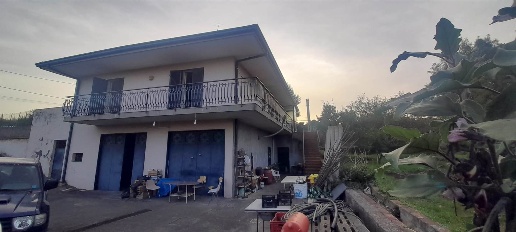 Foto Villa unifamiliare in VIA LEONA, Aci Sant'Antonio di 195 m² in vendita
