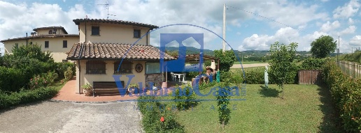 Foto Villa unifamiliare a Reggello Figline Valdarno di 130 m² con 5 locali
