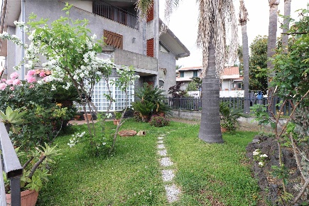 Foto Villa unifamiliare in Via Mazzini Giuseppe 40-42, Aci Sant'Antonio