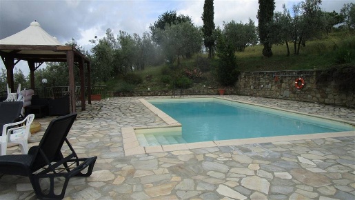 Foto Villa unifamiliare a Reggello Centro di 400 m² con 13 locali