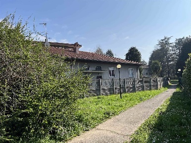 Foto Villa in via amatore sciesa 4, Carate Brianza in vendita