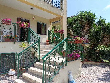 Foto Villa a schiera a Baronissi Centro di 251 m² con 5 locali in vendita