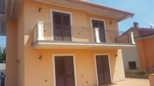 Foto Villa unifamiliare a Aci Sant'Antonio Lavinaio Monterosso di 260 m²