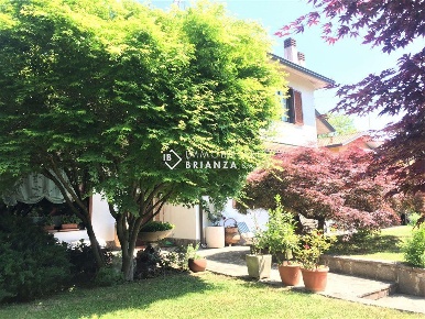 Foto Villa unifamiliare in viale brianza, Arcore di 300 m² con 4 locali