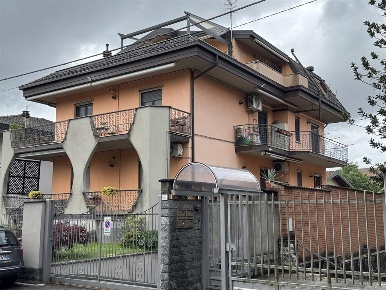 Foto Appartamento in via Adamello, Caronno Pertusella in vendita