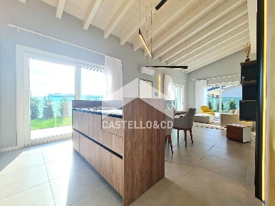 Foto Villa unifamiliare in viale roma, Lonato del Garda Lonato di 160 m²
