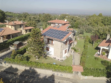Foto Villa unifamiliare in Via Fontana dei Giganti, Viterbo di 450 m²