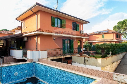 Foto Villa singola in Via Marchese di Casalotto, Aci Sant'Antonio Centro