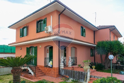 Foto Villa singola in Via Marchese di Casalotto, Aci Sant'Antonio Centro