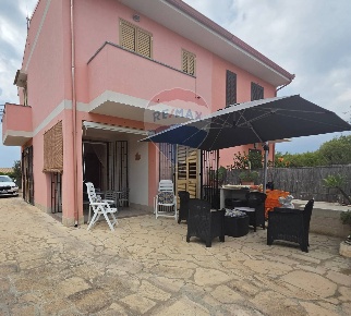 Foto Villa a schiera in via Augusteo, Ispica Santa Maria Del Focallo