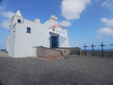 Foto Appartamento in Via San Giovanni, Forio Centro di 90 m² con 4 locali