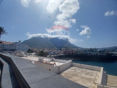 Foto Appartamento in Via San Giovanni 6, Forio Centro di 90 m² con 4 locali