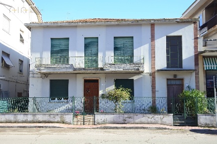 Foto Appartamento in via F.lli Rosselli, Grottammare Centro di 175 m²
