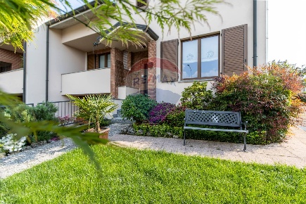 Foto Villa a schiera in Via Lulli, Besana in Brianza Zoccorino Vergo