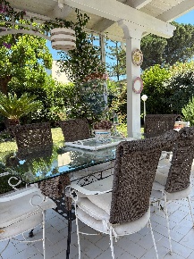 Foto Villa singola in Via Squicciarini, Valenzano di 211 m² con 7 locali