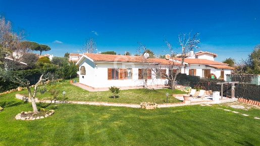 Foto Villa unifamiliare in Via degli Aisina, Tarquinia Marina Velca