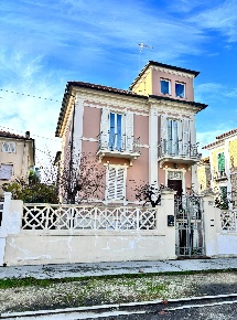 Foto Villa singola a Porto San Giorgio di 220 m² con 12 locali in vendita