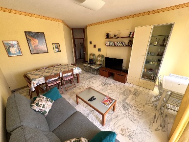 Foto Appartamento a Porto San Giorgio di 107 m² con 6 locali in vendita