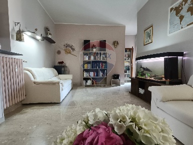 Foto Appartamento in Piazza Kennedy, Beinasco Borgaretto di 100 m²