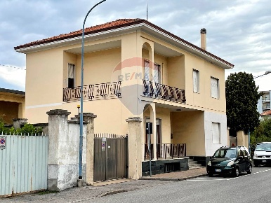 Foto Villa singola in Via Don Minzoni, Agrate Brianza Centro di 503 m²