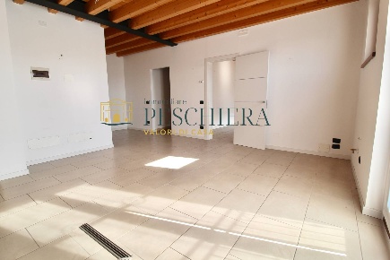 Foto Appartamento in Vicolo Custoza, Valeggio sul Mincio Centro di 92 m²