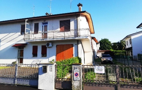 Foto Appartamento in VIA ORTIGARA, Copparo Centro di 90 m² con 4 locali