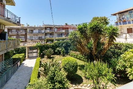 Foto Appartamento in via Mollica, Aci Castello Centro di 140 m² in vendita