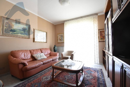 Foto Appartamento in Via Schifani, Beinasco Centro di 85 m² con 4 locali