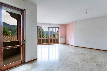 Foto Appartamento in via crespi, Albino Centro di 133 m² con 4 locali