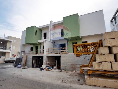 Foto Villa bifamiliare in Via Pier Santi Mattarella, Adelfia di 150 m²
