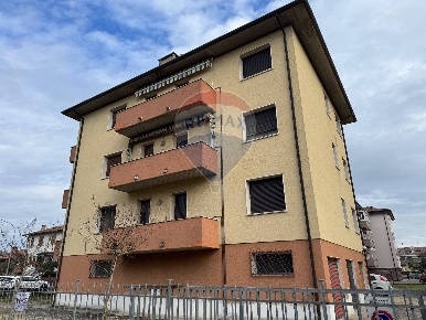 Foto Appartamento in Piazzale Verga, Copparo Centro di 100 m² con 4 locali