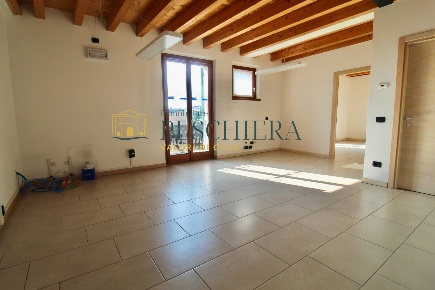 Foto Appartamento in Vicolo Custoza, Valeggio sul Mincio Centro di 97 m²