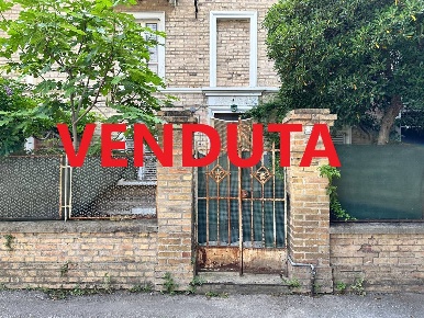 Foto Villa in via cavallotti, Porto San Giorgio in vendita
