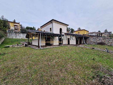 Foto Villa bifamiliare in Via Regina della Pace, Sona di 430 m² in vendita