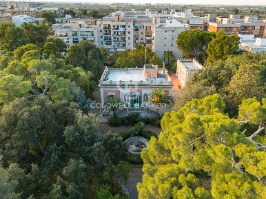 Foto Villa singola in Via Bari, Valenzano di 427 m² con 9 locali in vendita