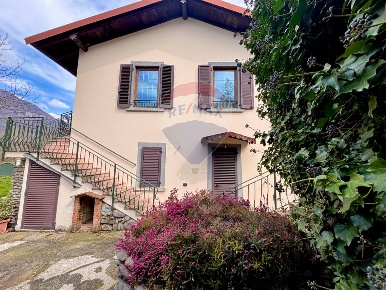 Foto Villa singola in via pradella, Albino Centro di 200 m² con 4 locali