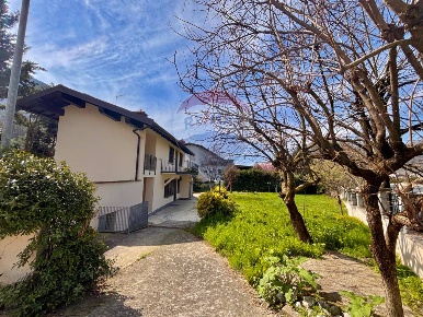 Foto Villa singola in via pradella, Albino Centro di 334 m² con 4 locali