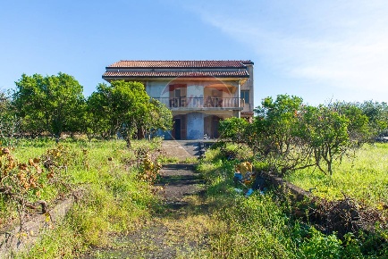 Foto Villa singola in Via Rosso di San Secondo, Aci Sant'Antonio di 350 m²