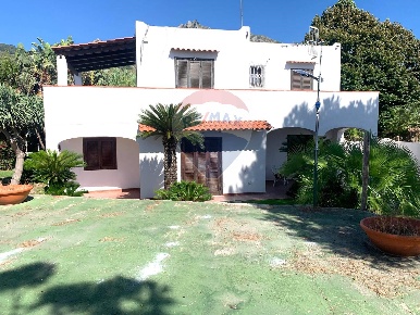 Foto Appartamento in via giovanni mazzella, Forio Centro di 170 m²