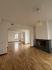 Foto Villa unifamiliare a Potenza Picena Centro con 12 locali in vendita