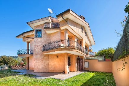 Foto Villa unifamiliare in via dei Ciclamini, Rocca di Papa Centro