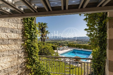 Foto Villa unifamiliare a Arezzo Agazzi di 650 m² con 20 locali in vendita