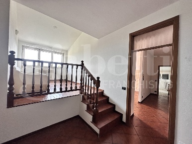 Foto Appartamento in Via puccini 1, Erba Centro di 100 m² con 3 locali
