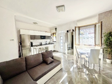 Foto Villa unifamiliare in Via GIUSEPPE GIUSTI 18, Vimodrone di 90 m²