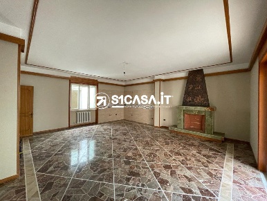 Foto Appartamento in Via IV Novembre, Galatone Centro di 221 m² in vendita