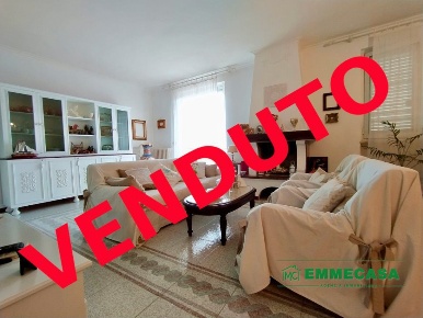 Foto Appartamento a Valenzano di 130 m² con 5 locali in vendita