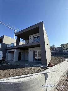 Foto Villa unifamiliare in Mascagni, Erba Centro di 138 m² con 4 locali