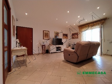 Foto Appartamento a Valenzano Carrassi di 95 m² con 5 locali in vendita