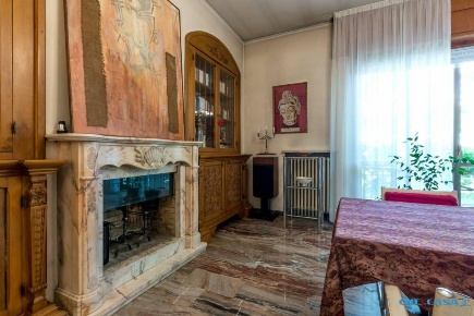 Foto Villa unifamiliare a Cattolica di 423 m² con 8 locali in vendita